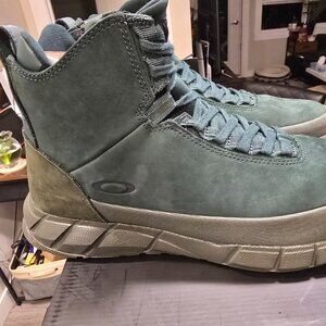 MENS OAKLEY COYOTE MID ZIP BOOT Dark Green FOF100348 9M6 Men's Size 10.5 NEW